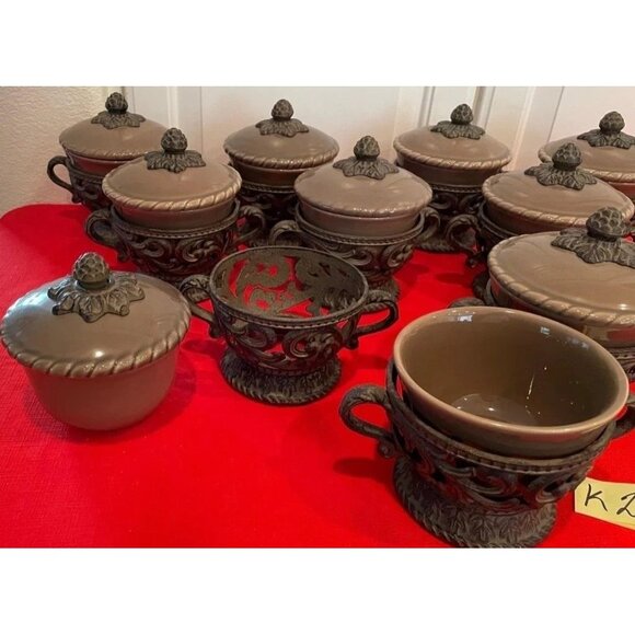 GRACIOUS GOODS GG Collection Brown Ceramic Bowl with Lid Ornate Leaf Motif Base - Picture 2 of 4